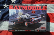 images/productimages/small/The BATMOBILE 1966 Polar Lights POL837 1;25 voor.jpg